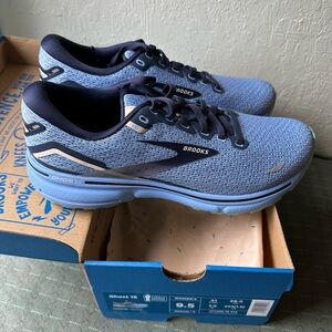 Brooks Ghost 15 Women's Athletic Shoes in Blue and Black, New, Unused, in box.